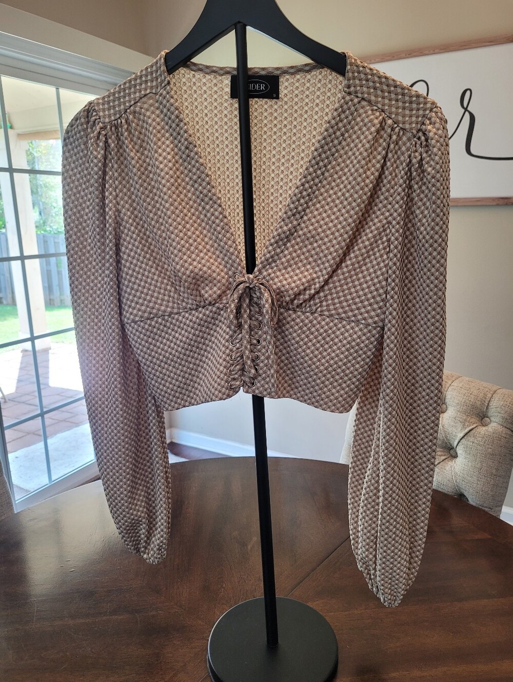 Cider Taupe Geometric Tie-Front Long Sleeve Top. Size S